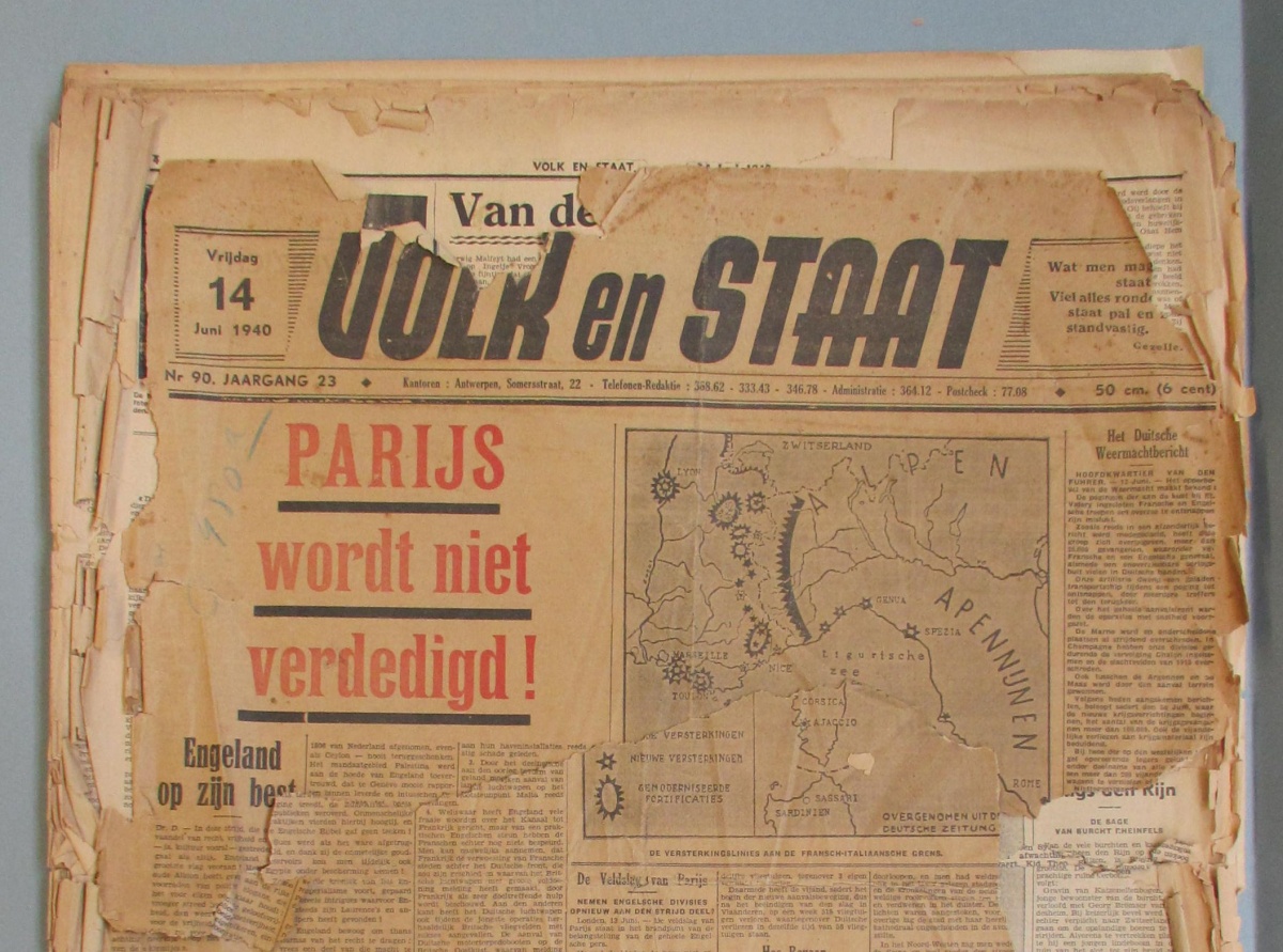 Voorpagina Volk en Staat van 14 juni 1940 met duidelijke schade door verzuring (bron: Universiteitsbibliotheek Gent)