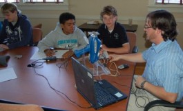 Jongeren krijgen uitleg over chemische schade