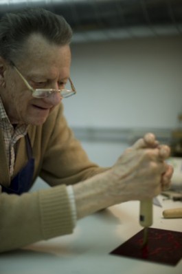 Cursist aan het werk in Bibliotheca Wittockiana