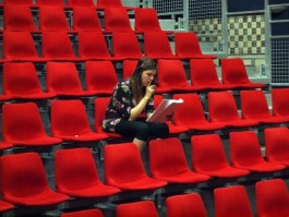 Regisseur in theaterzaal