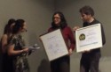 Eva Wuyts en David Coppoolse nemen de Bib Web Award in ontvangst