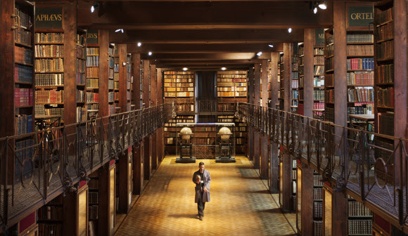 Man loopt door de Nottebohmzaal